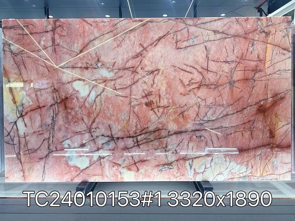 Cosmopolitan Quartzite
